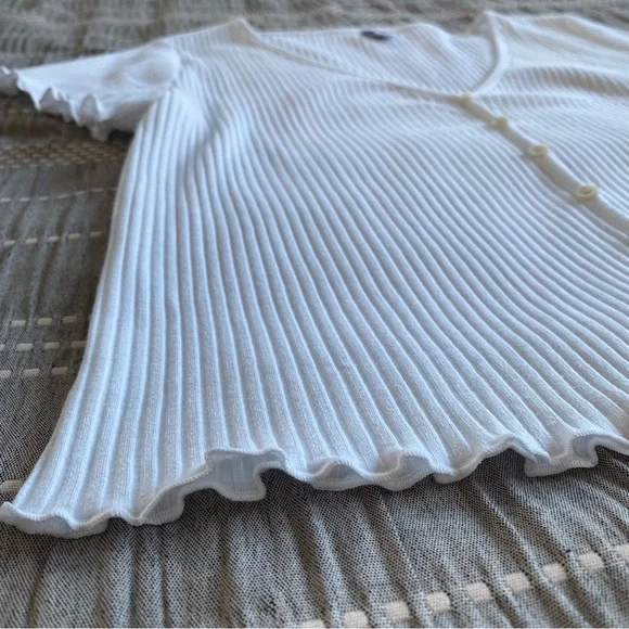 Old Navy Ribbed Button-Down Lettuce-Edge Top Calla Lilies White Small T shirt - Picture 7 of 11